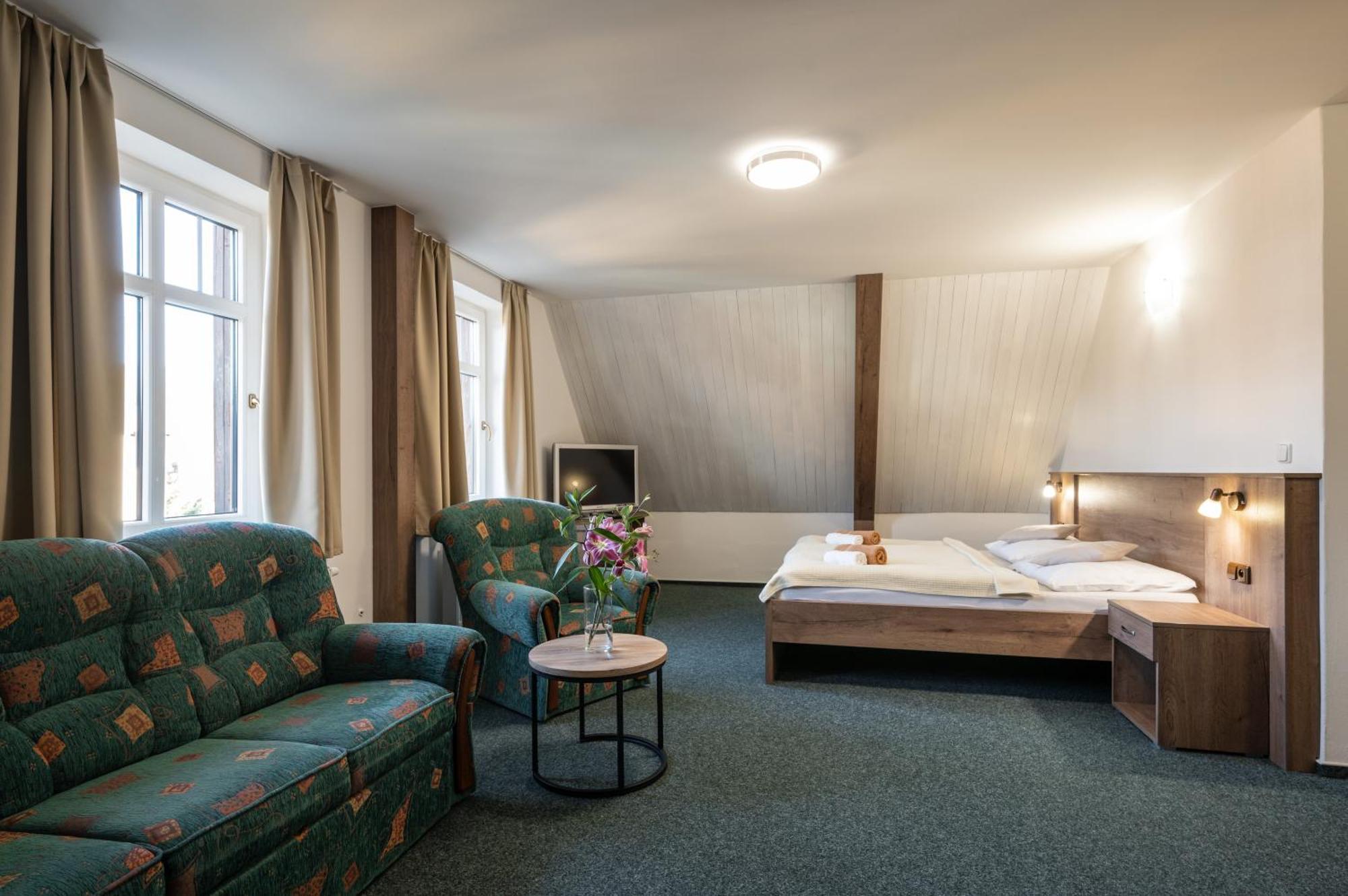 Valassky Hotel A Pivni Lazne Ogar Luhačovice Extérieur photo