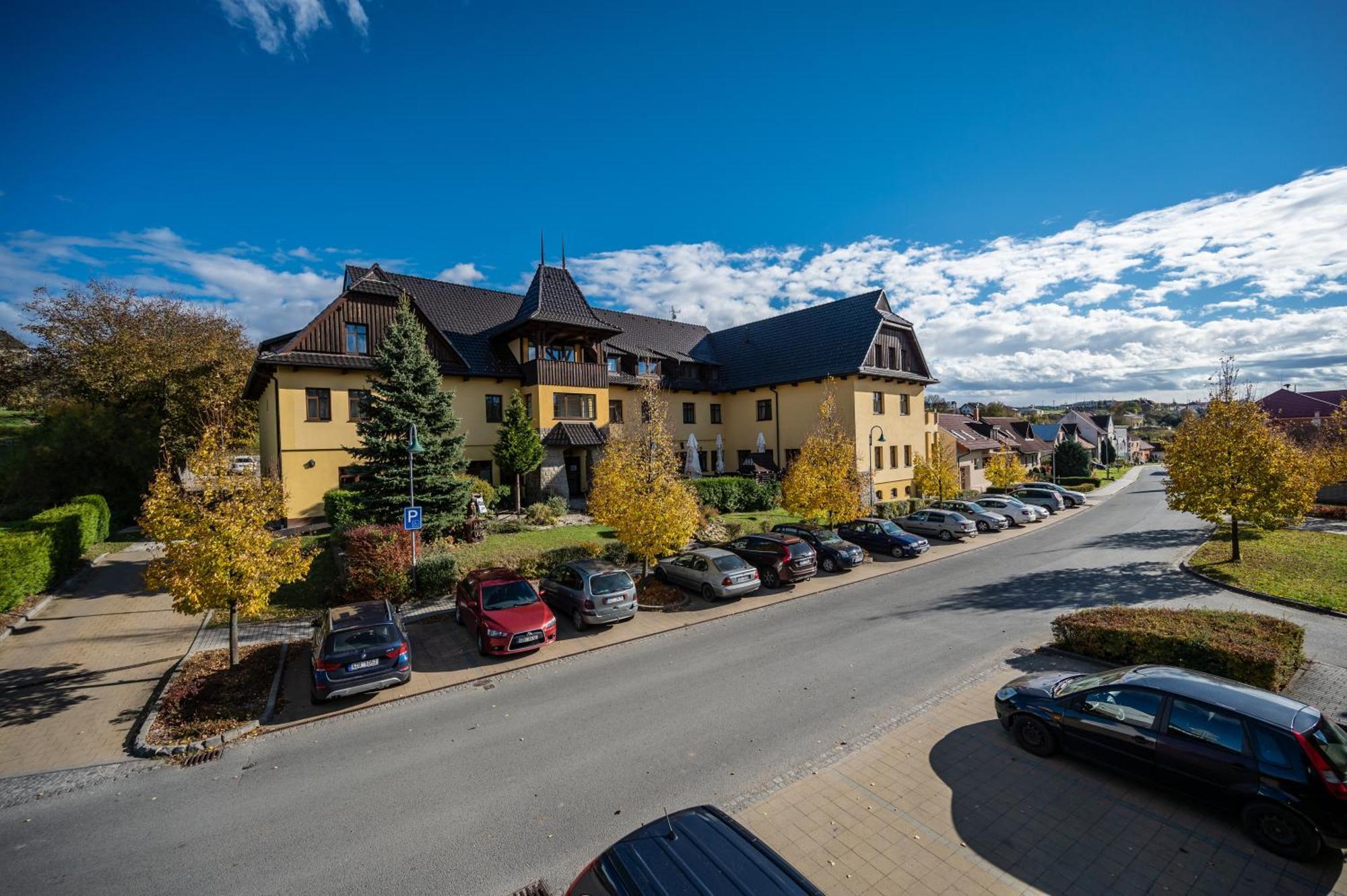 Valassky Hotel A Pivni Lazne Ogar Luhačovice Extérieur photo