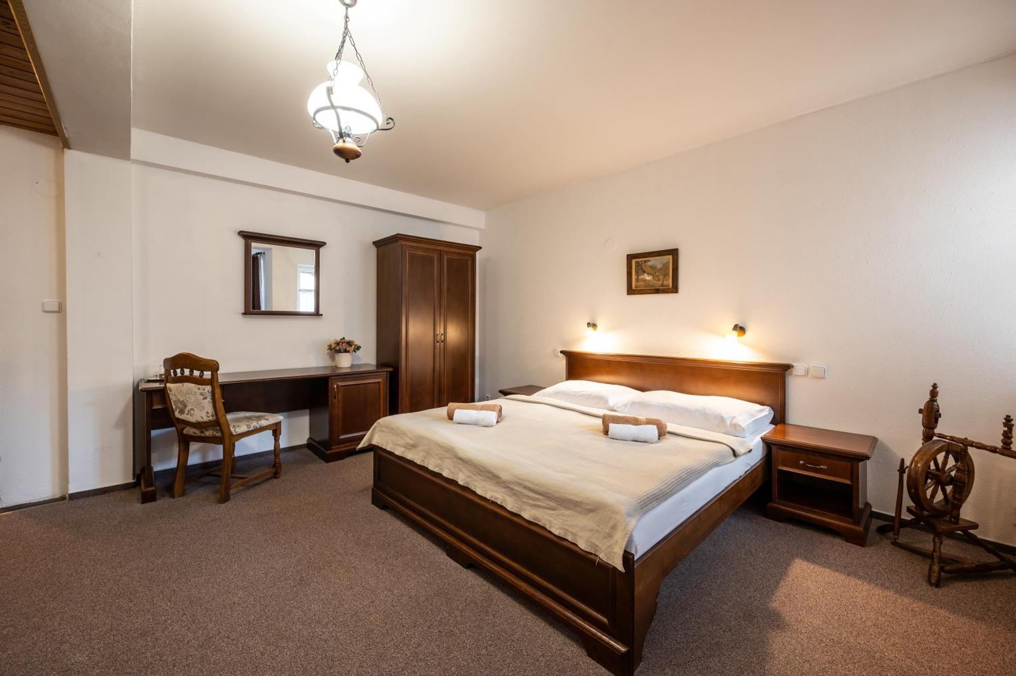 Valassky Hotel A Pivni Lazne Ogar Luhačovice Extérieur photo