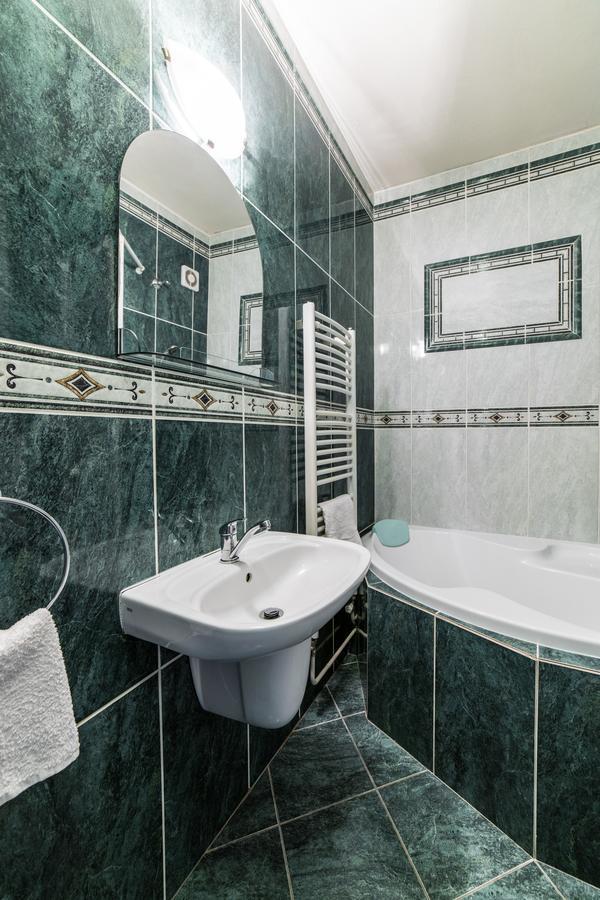 Valassky Hotel A Pivni Lazne Ogar Luhačovice Extérieur photo