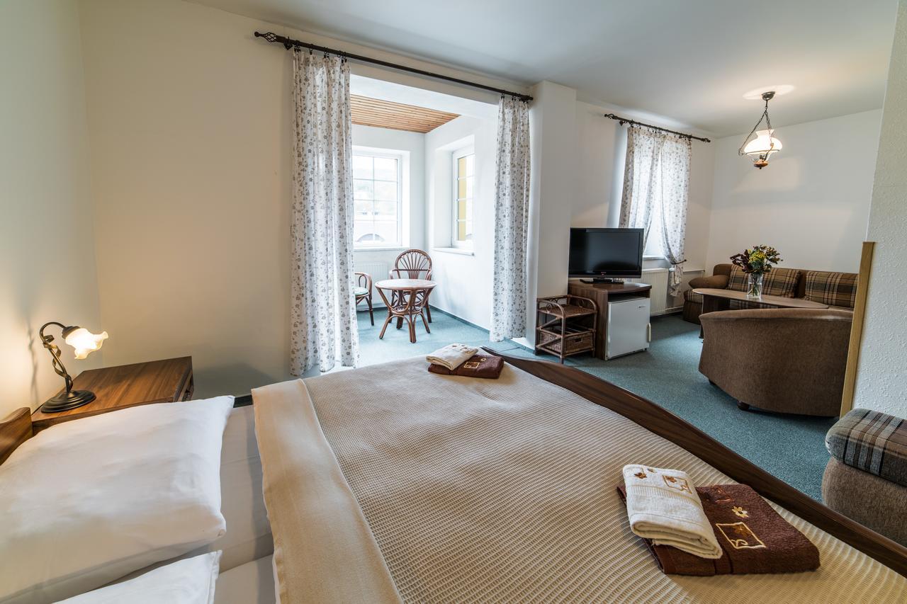 Valassky Hotel A Pivni Lazne Ogar Luhačovice Extérieur photo
